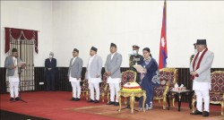 सभामुखद्वारा राष्ट्रपतिसमक्ष शपथ